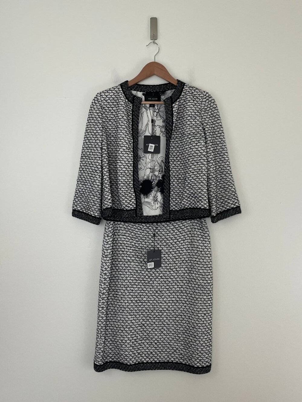 St John Collection Caviar Cream Tweed Blazer & Skirt Suit Set Size 4